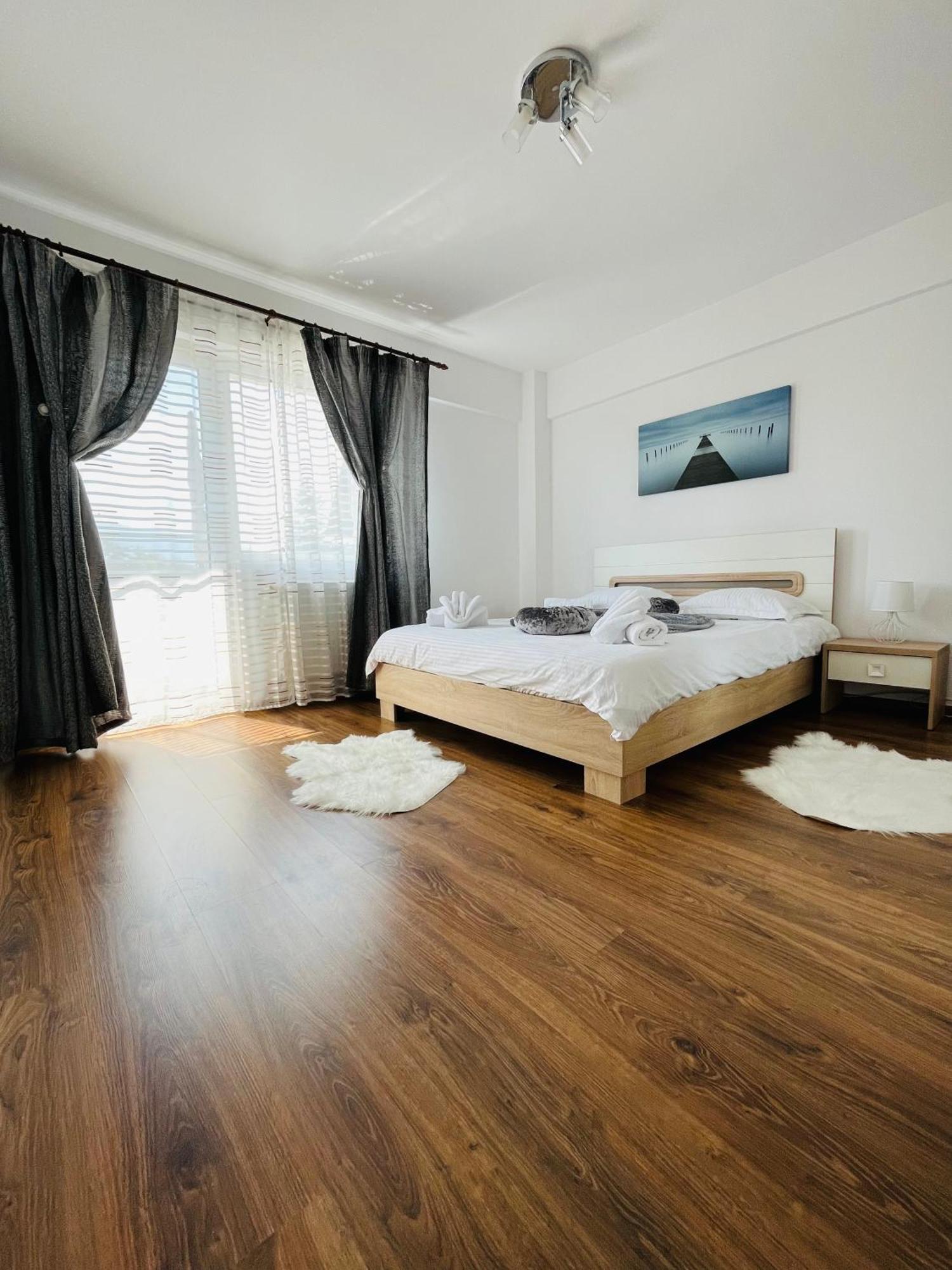 Green Apartaments Zarnesti Exterior photo