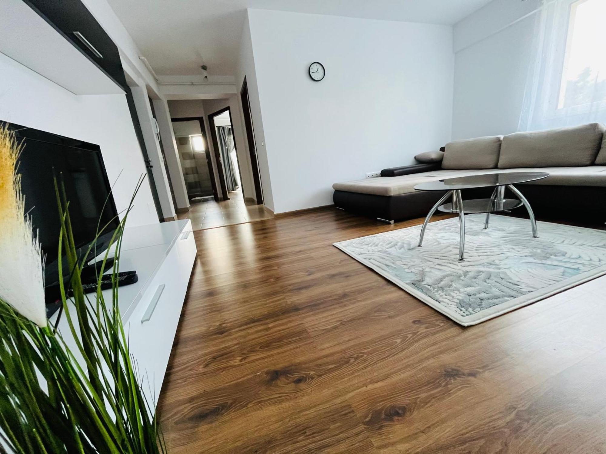 Green Apartaments Zarnesti Exterior photo