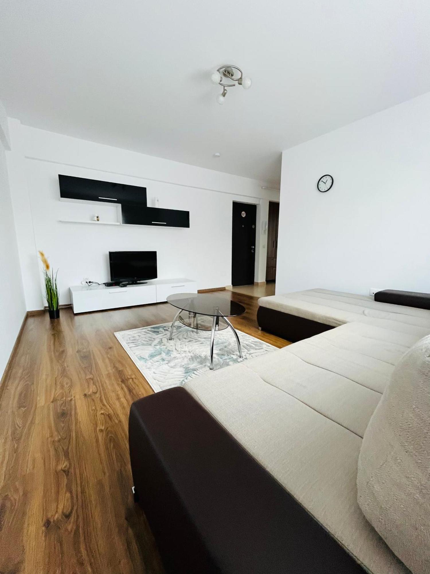 Green Apartaments Zarnesti Exterior photo