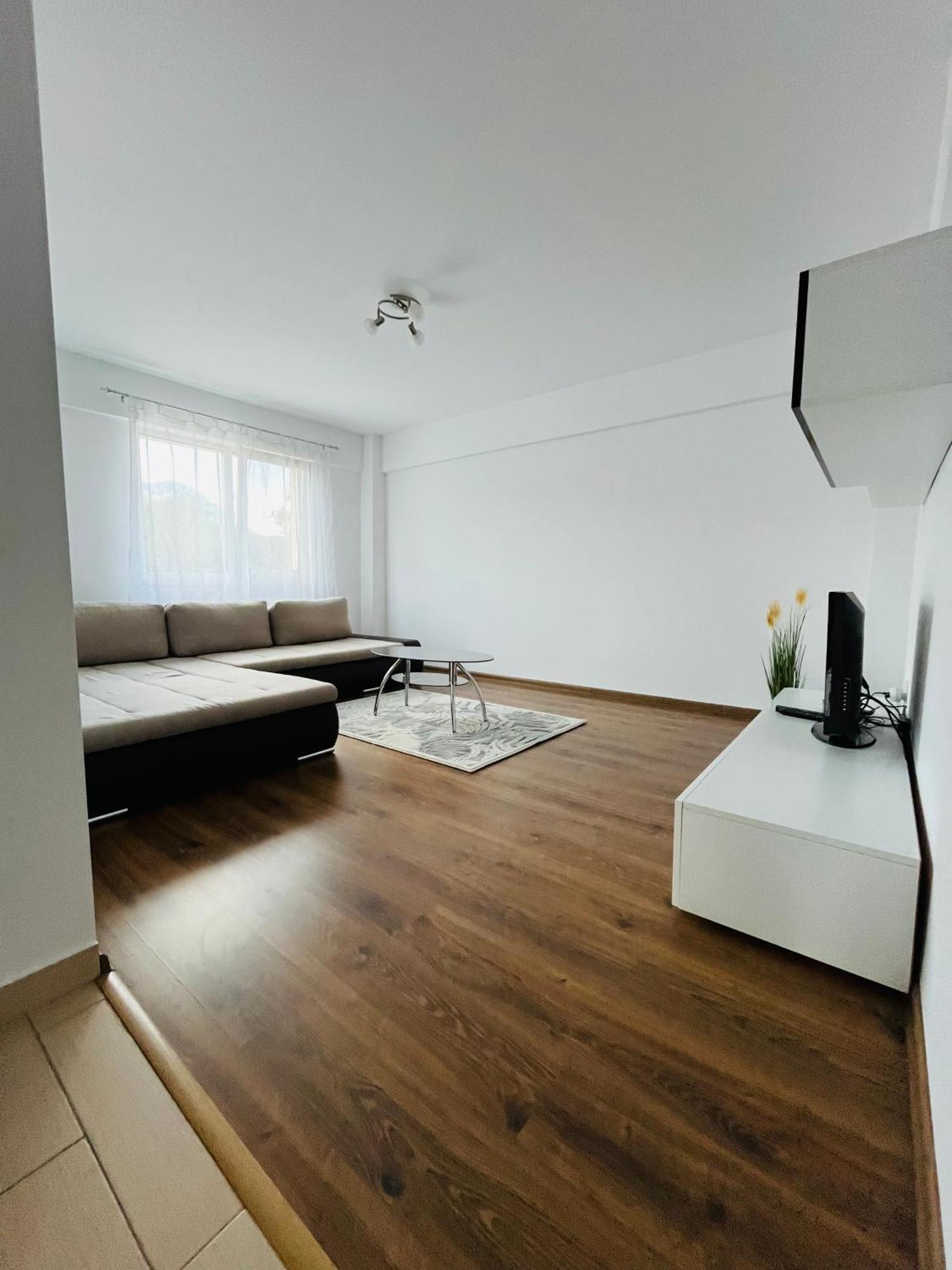Green Apartaments Zarnesti Exterior photo